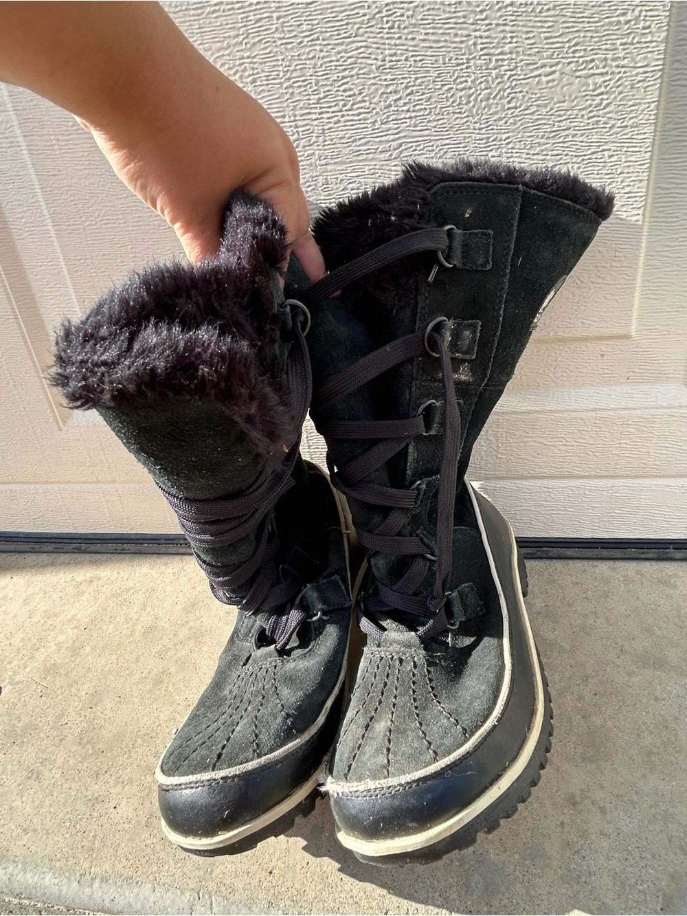 Sorel Women’s Black Faux-Fur Winter Lace-Up Boots